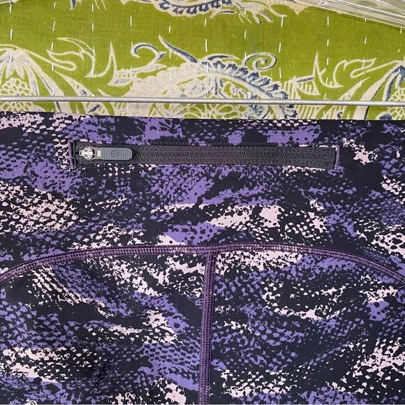 Lululemon Rip Wave Purple Thunder Black Speed Up Tight Full-On Luxtreme Size 8 - Picture 9 of 16